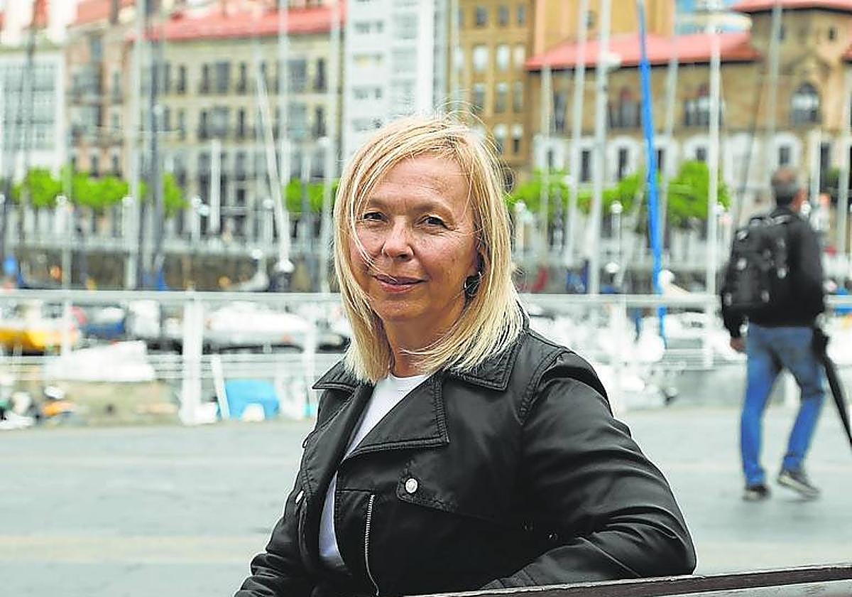 Sara Álvarez, en un banco de los Jardines de la Reina.