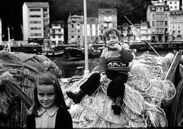 Covadonga Tomé, con el cd 'Mira que eres canalla, Aute' que le regalaron sus hermanos. ARNALDO GARCÍA