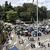 El campo asturiano colapsa Oviedo: «O nos echamos a la calle o tenemos que echar el cierre»