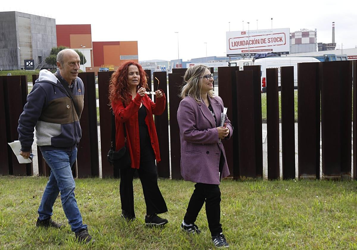 Agustín Medina, Ana Solís y Sara Retuerto, ayer en Idonial.