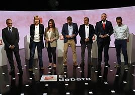 Los candidatos Diego Canga, Covadonga Tomé, Carolina López, Adrián Pumares, Manuel Iñarra, Adrián Barbón y Ovidio Zapico.