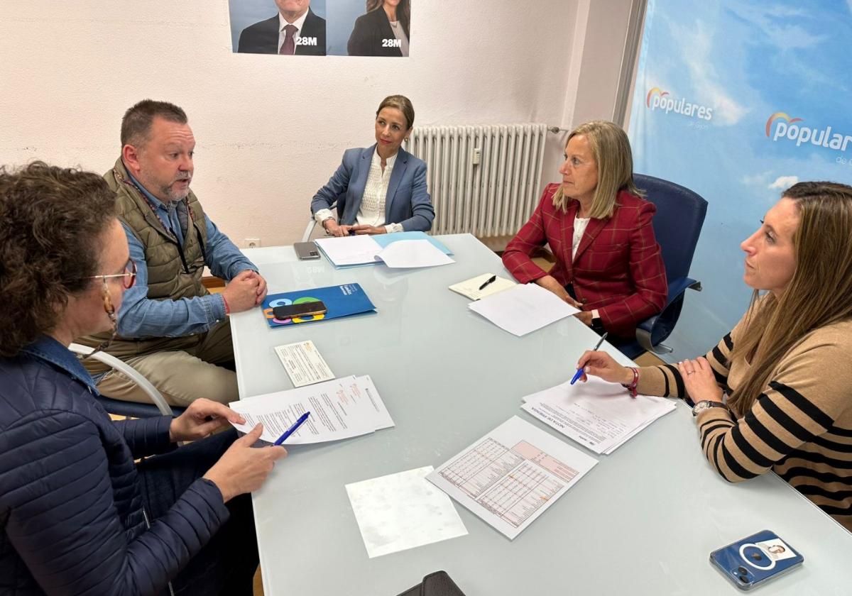 Ángela Pumariega, Pardo y Ahúja, con la Asociación de Familias Numerosas de Asturias (AFNA).