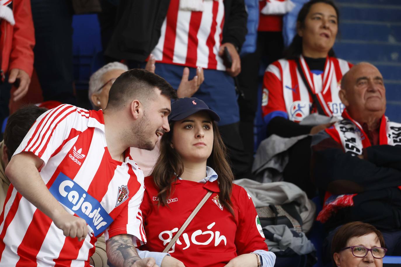 ¿Estuviste siguiendo al Sporting en Ipurúa? ¡Búscate en las fotos!