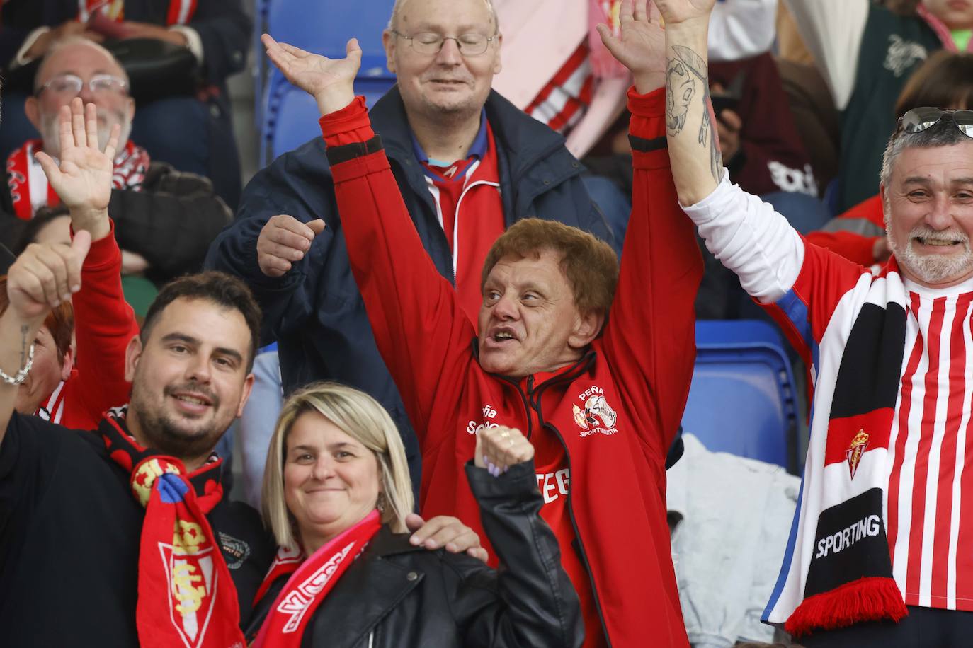 ¿Estuviste siguiendo al Sporting en Ipurúa? ¡Búscate en las fotos!