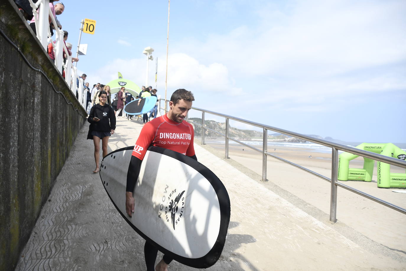 Así ha sido el campeonato europeo de surf para perros en Salinas