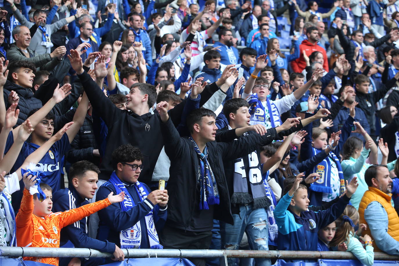 ¿Estuviste en el Tartiere? ¡Búscate en las fotos del último partido del Oviedo en casa!