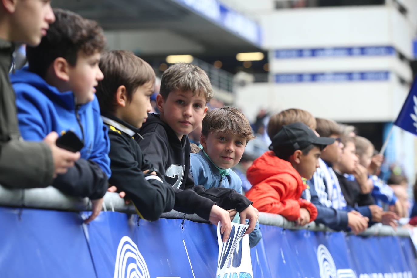 ¿Estuviste en el Tartiere? ¡Búscate en las fotos del último partido del Oviedo en casa!