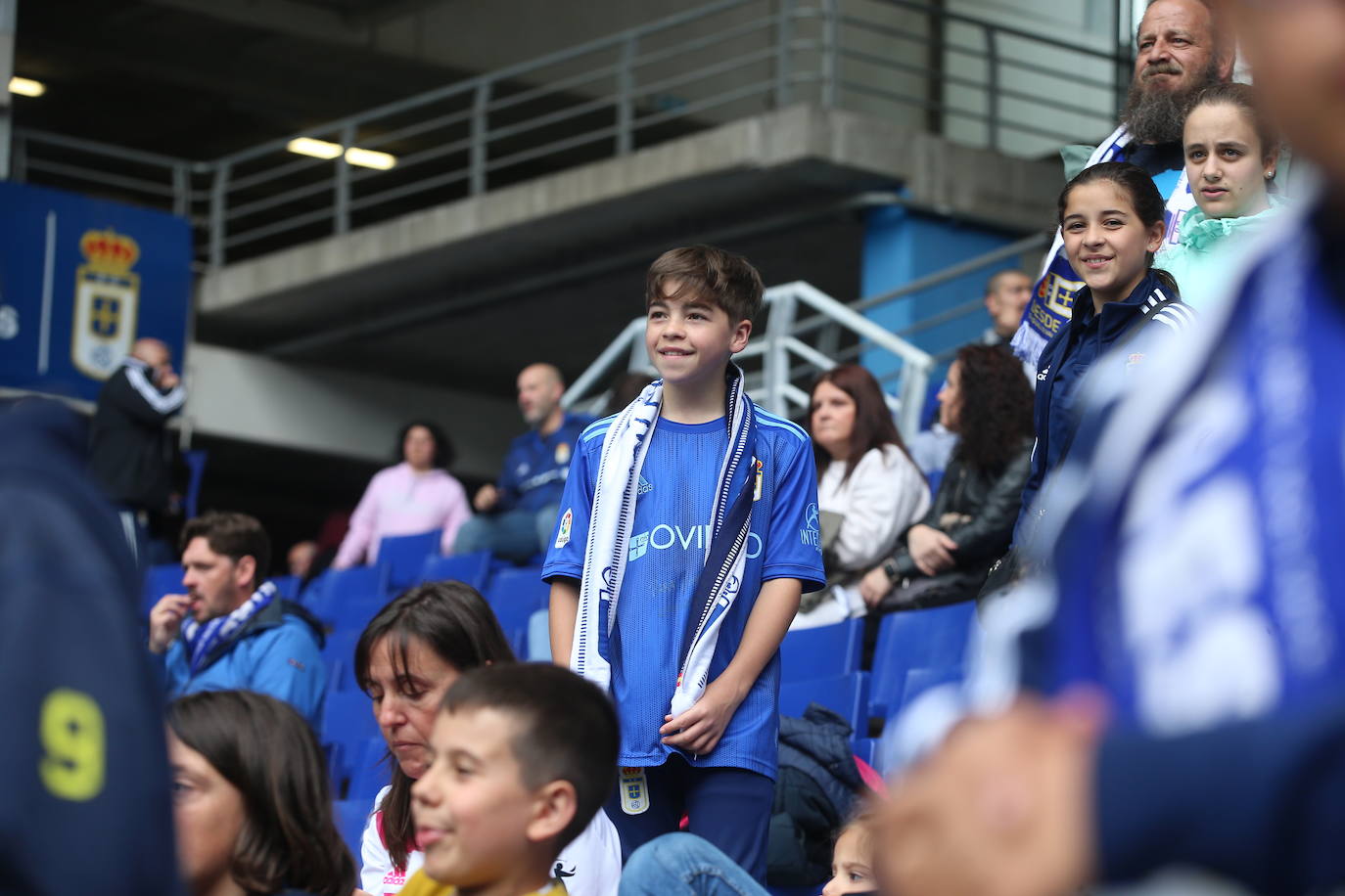 ¿Estuviste en el Tartiere? ¡Búscate en las fotos del último partido del Oviedo en casa!