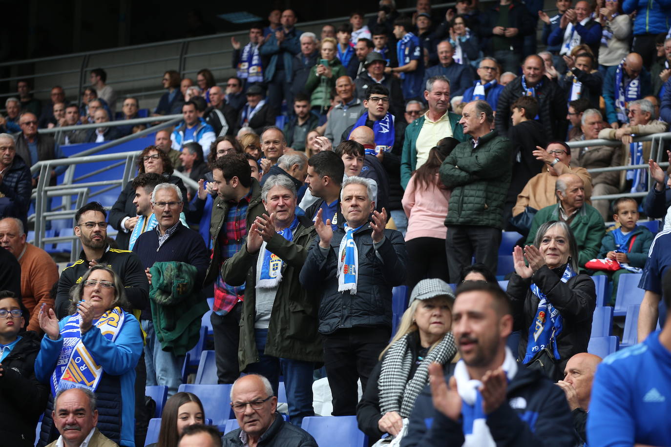 ¿Estuviste en el Tartiere? ¡Búscate en las fotos del último partido del Oviedo en casa!
