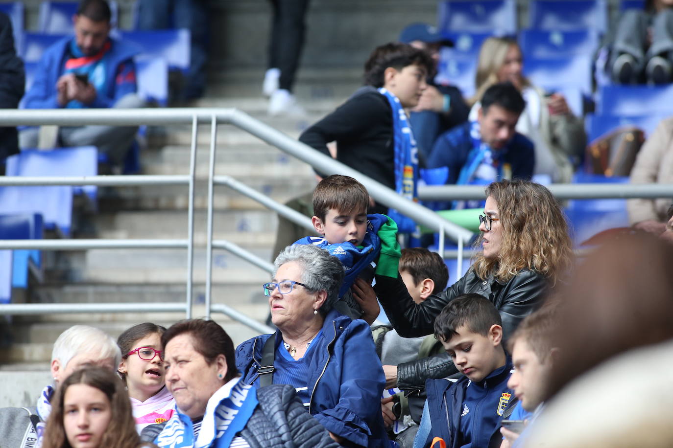 ¿Estuviste en el Tartiere? ¡Búscate en las fotos del último partido del Oviedo en casa!