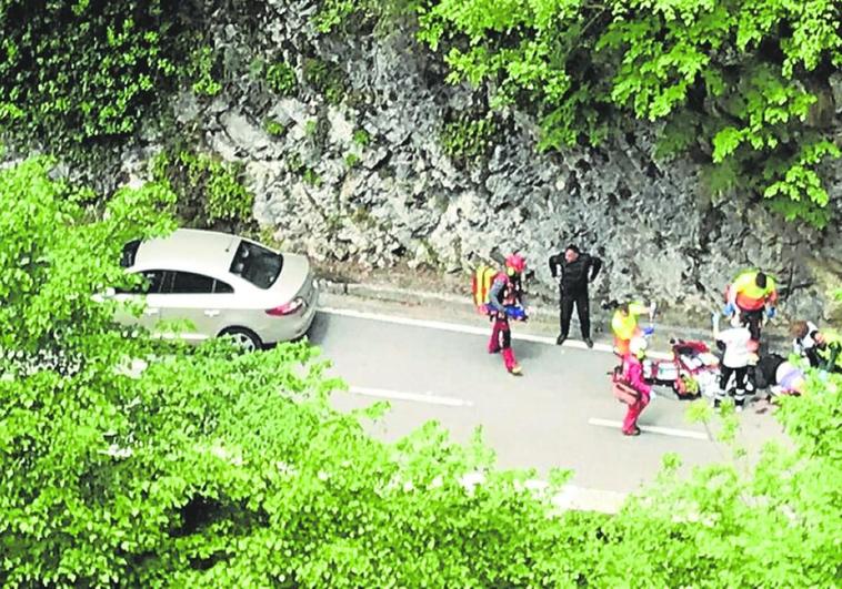 El accidente del motorista se produjo en la carretera N-625 a su paso por el concejo de Ponga.