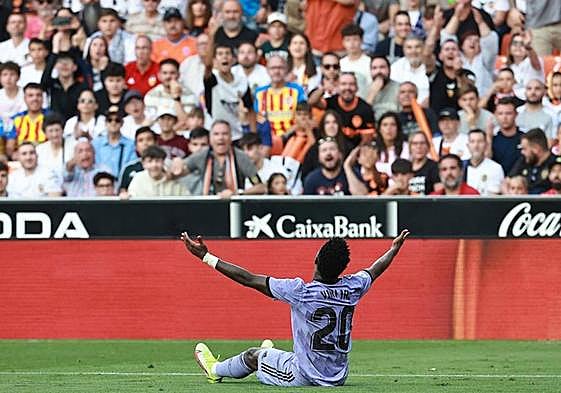 Vinícius, durante un lance del partido contra el Valencia.