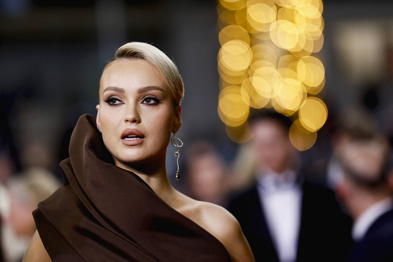 Una invitada posa durante el Festival de Cannes.