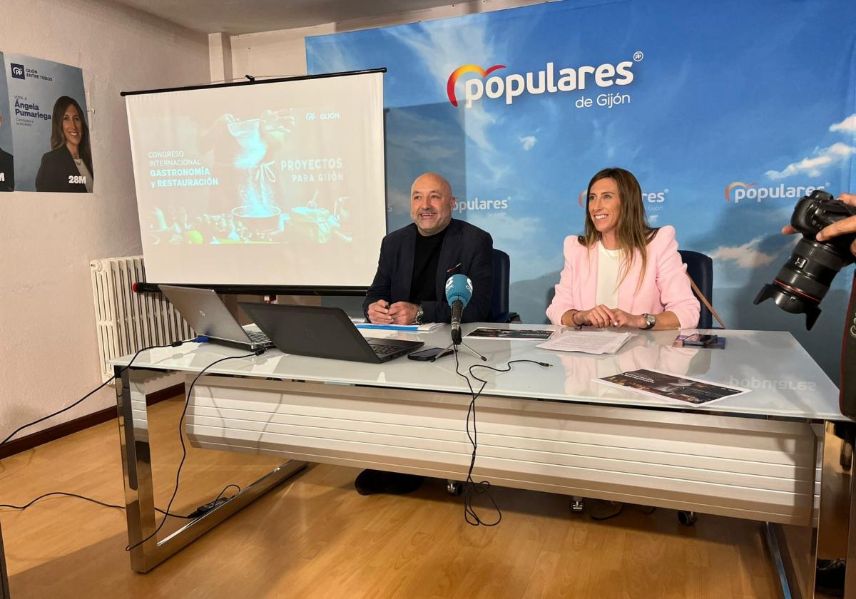 Guzmán Pendás y Ángela Pumariega presentaron en la sede del PP de Gijón la cita gastronómica 'Epicure Gijón'.