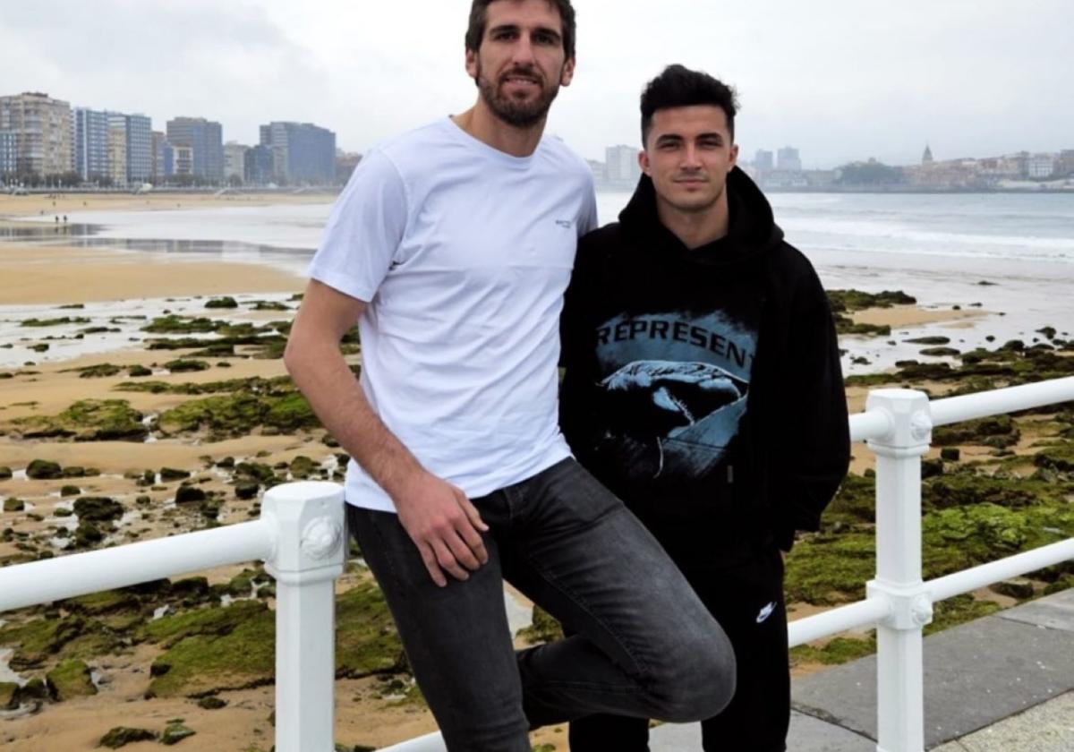 Julián Cuesta y Manu García, ayer, en la zona de la Ería del Piles.