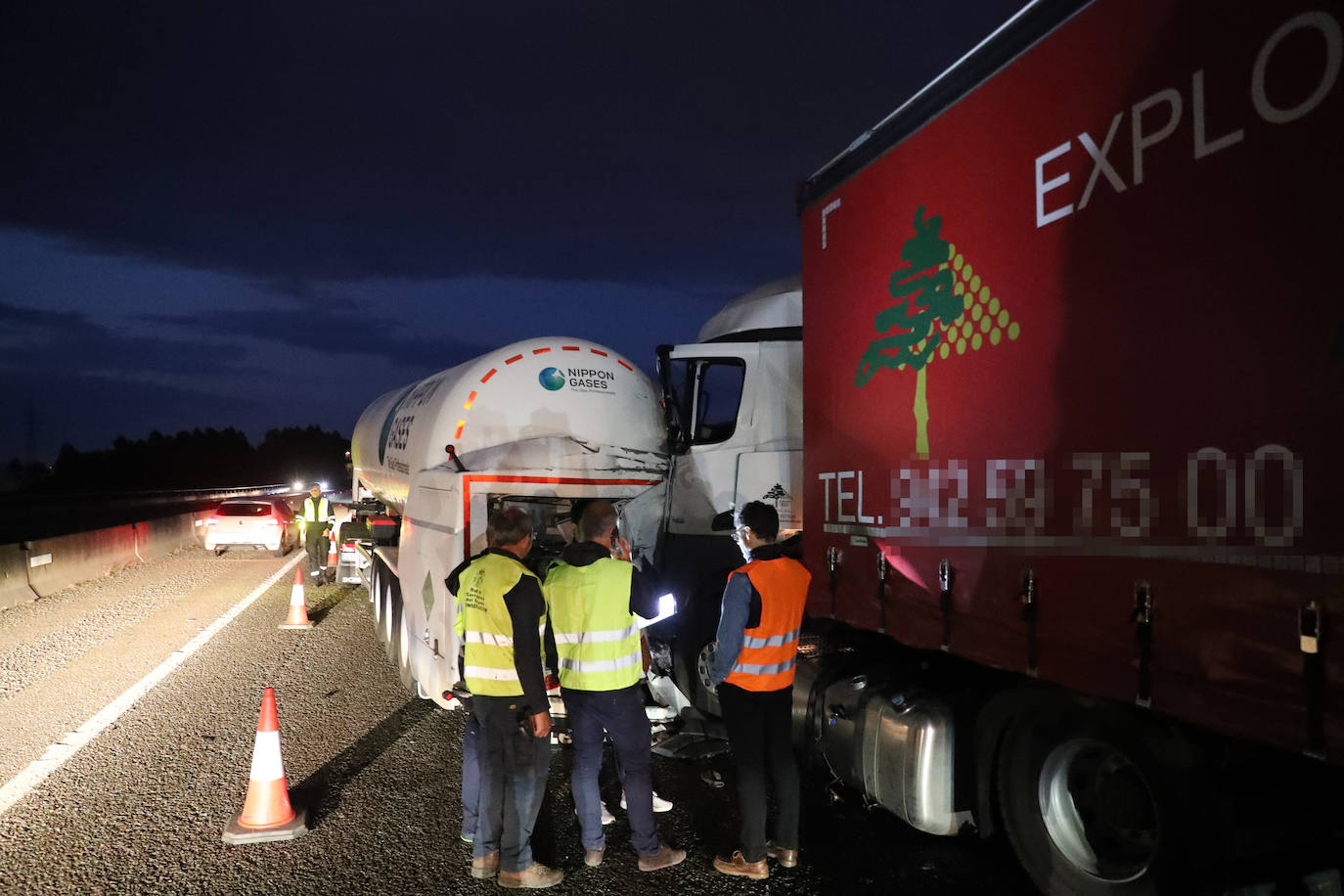 Colapso en la A-8 tras el atropello a un conductor que se encontraba en el arcén