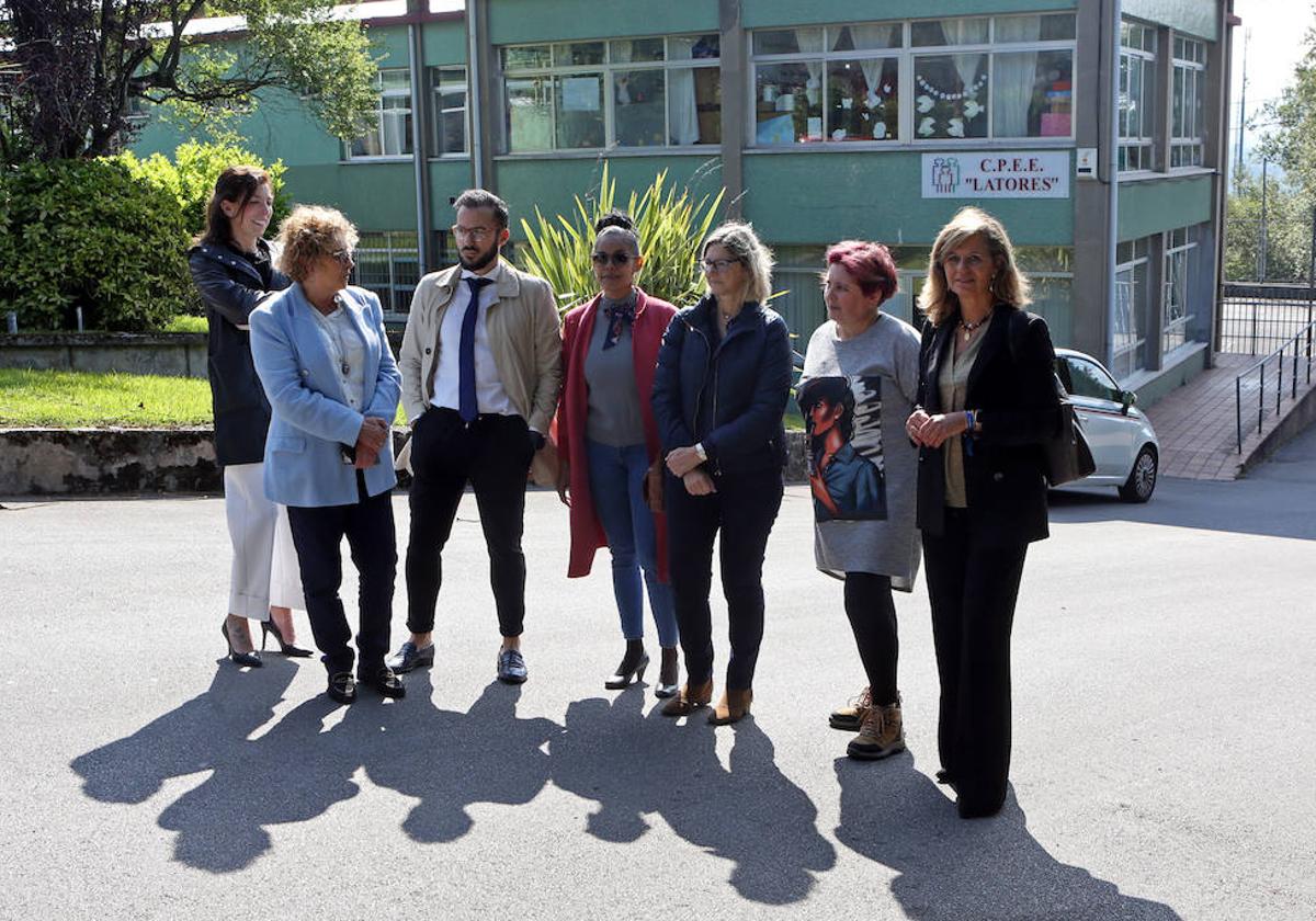 «Barbón no ha dejado atrás a los alumnos de Latores, los ha dejado abandonados»