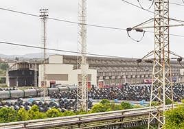 Líneas eléctricas en las instalaciones de Arcelor en Avilés.