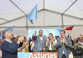 Juan Cofiño, Gimena Llamedo, Adrián Barbón, Sonia Fidalgo y Marcelino Marcos Líndez, en Siero.