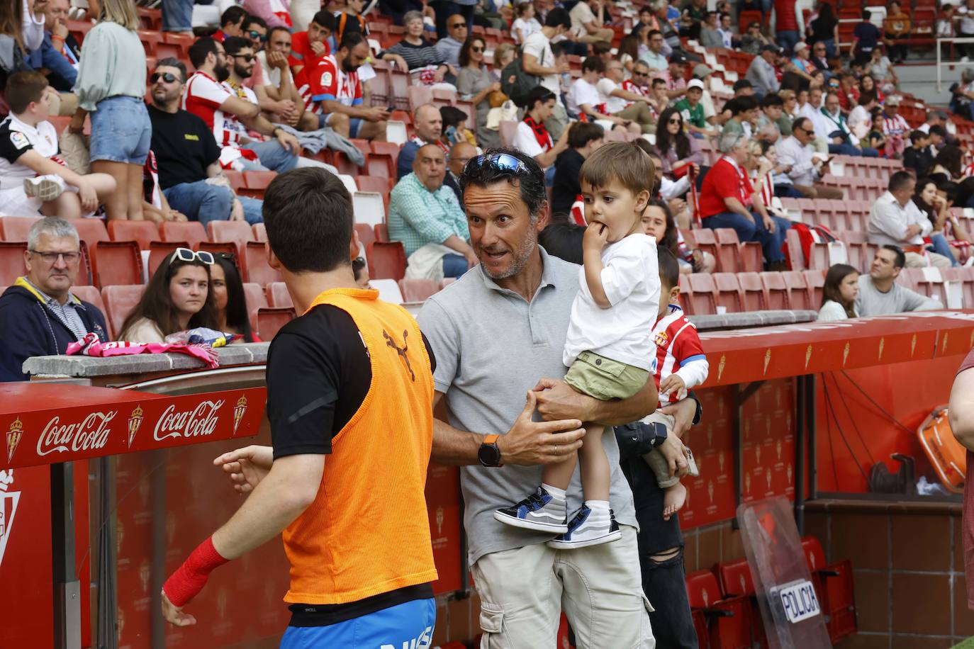 ¿Estuviste en El Molinón en el Sporting - Ponferradina? ¡Búscate en las fotos!