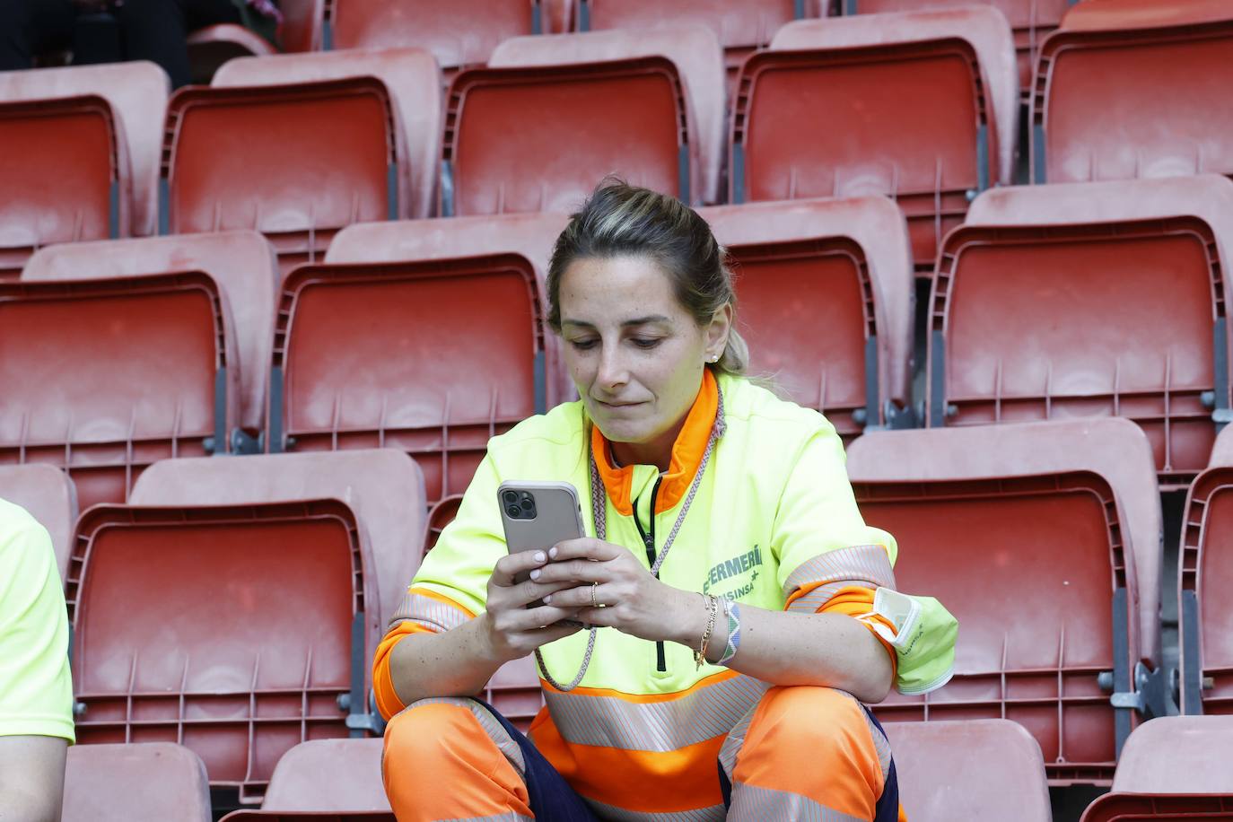 ¿Estuviste en El Molinón en el Sporting - Ponferradina? ¡Búscate en las fotos!