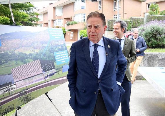 Alfredo Canteli durante la presentación de los proyectos del Partido Popular para el barrio de Ciudad Naranco.