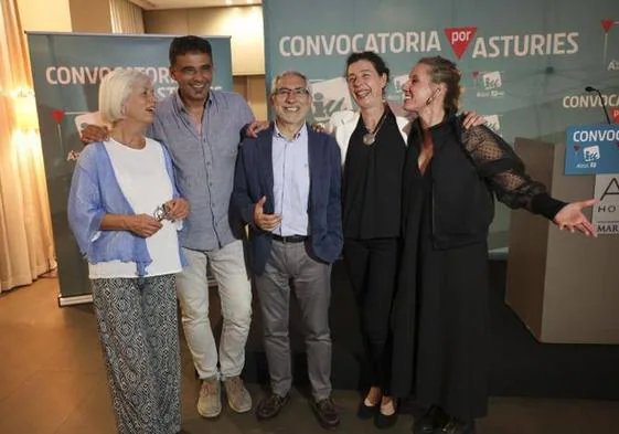 Concha Masa, Iván Álvarez, Gaspar Llamazares, Cristina Pontón y Antona Luengo.