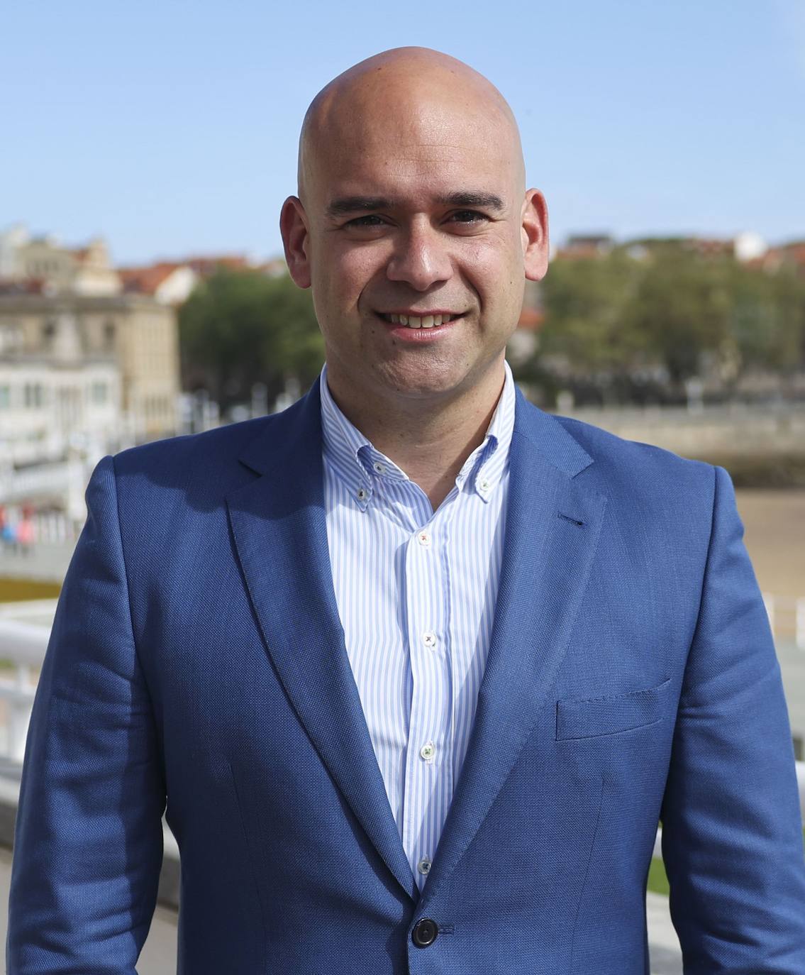 Es uno de los grandes artífices del ascenso de Foro en los comicios del domingo. La renuncia al acta de concejal de Álvaro Muñiz –candidato de Foro en 2019– le aupó a la portavocía. Su oposición a las políticas del PSOE e IU fue la más destacada. Fue gerente del Jardín Botánico Atlántico de 2011 a 2015 y concejal de Turismo en el segundo mandato de Moriyón. Es presidente de Foro Gijón.