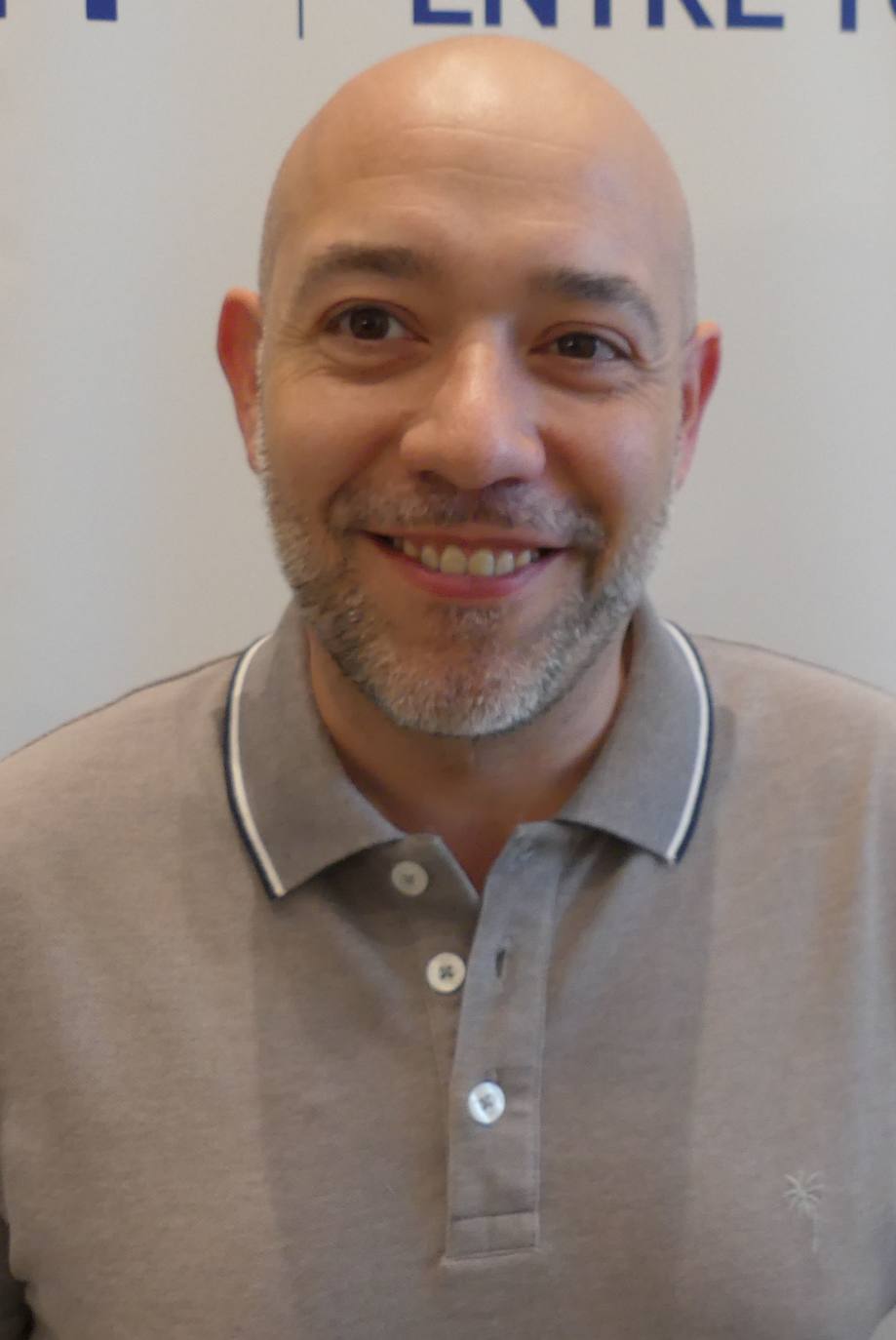 Abogado de 39 años, es vicesecretario general de Comunicación del PP de Gijón. Diseñó y coordinó la campaña electoral que consiguió los mejores resultados del PP en Gijón desde 2011. Además, Pintueles fue asesor del grupo municipal desde 2015, y actualmente es representante del grupo municipal popular en la Junta Rectora de la Fundación Municipal de Servicios Sociales.