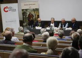 César Manuel García, Januel Cuesta, Francisco Saras y Alberto Estrada, ayer, durante la presentación del libro.