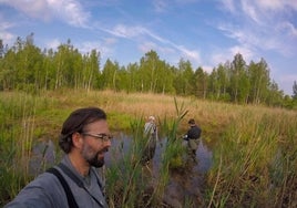 El investigador de la Universidad de Oviedo Germán Orizaola, en Chernobyl.