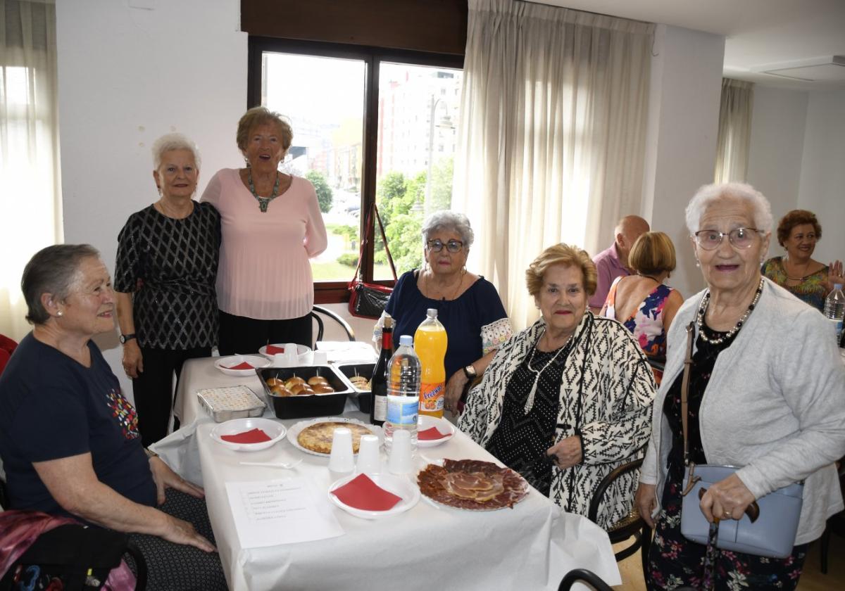 Muchas amigas se reencontraron después de años sin verse.