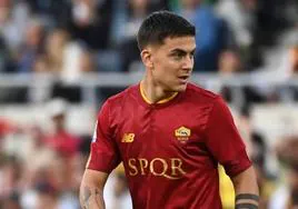 Dybala, con la camiseta de la Roma y las siglas 'SPQR'.