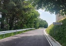 La carretera recién asfaltada, a la altura de Alienes.