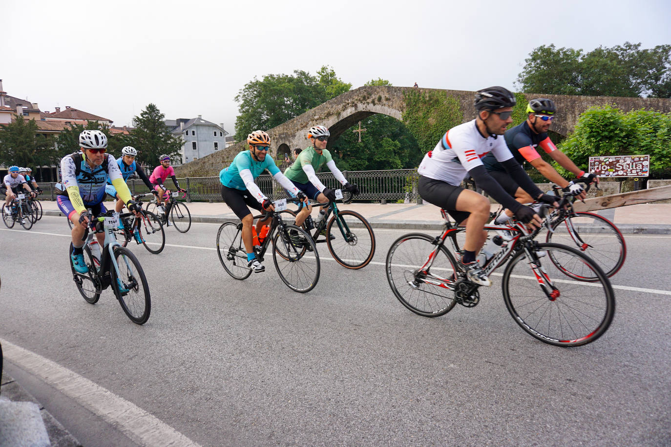 Multitudinaria cicloturista a los Lagos