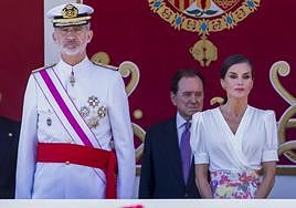 Falda estampada y con toque andaluz: el 'look' de la la Reina en el Día de las Fuerzas Armadas