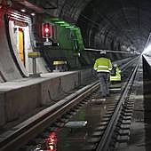 Doscientas personas 24 horas al día para abrir la variante