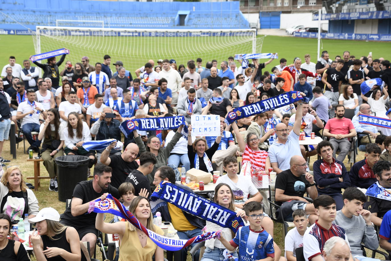 Así vivió la afición del Real Avilés el partido desde el Suárez Puerta