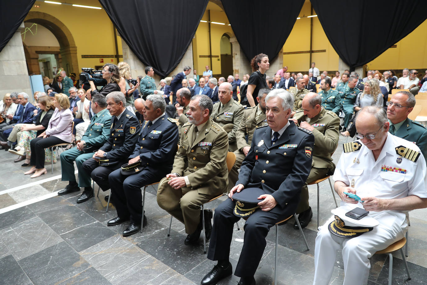 Un libro para recoger la historia de la Comandancia de la Guardia Civil de Gijón