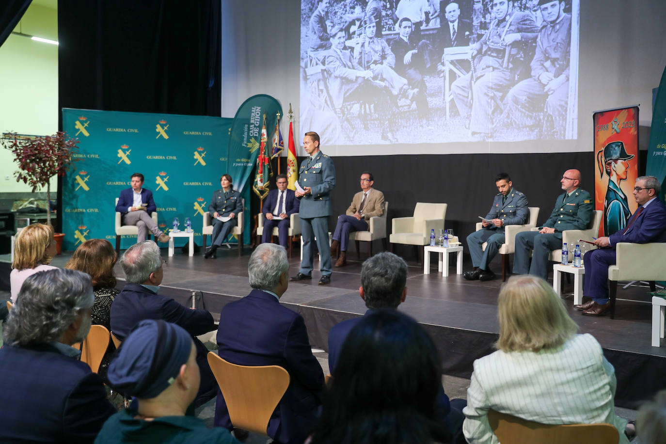 Un libro para recoger la historia de la Comandancia de la Guardia Civil de Gijón