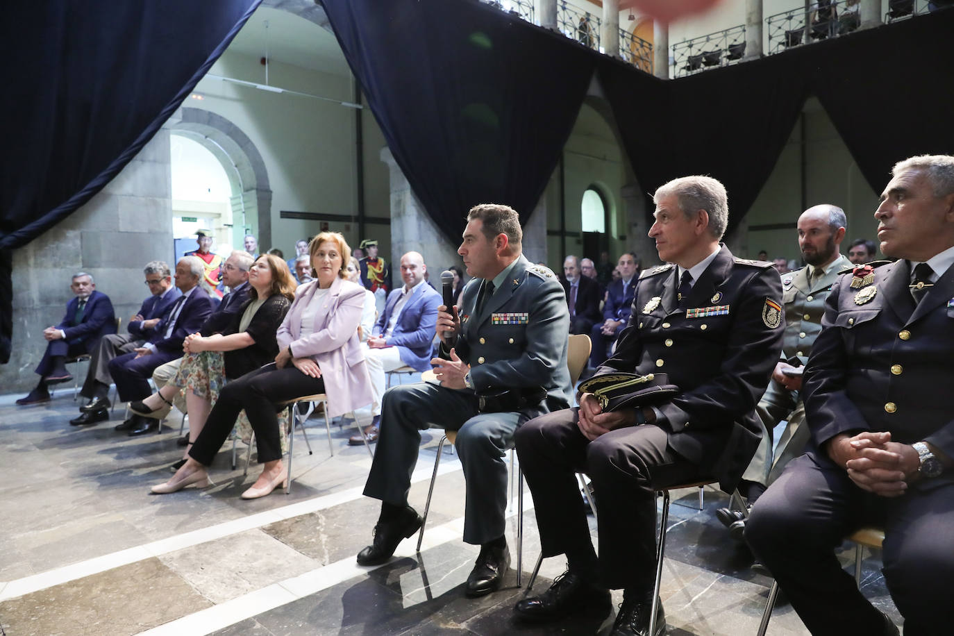 Un libro para recoger la historia de la Comandancia de la Guardia Civil de Gijón