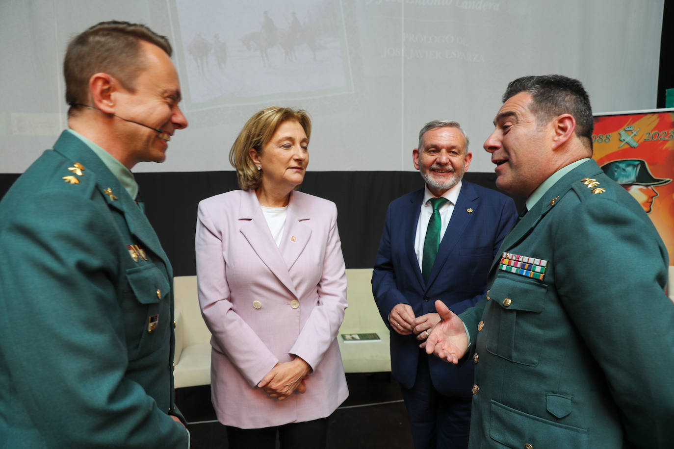 Un libro para recoger la historia de la Comandancia de la Guardia Civil de Gijón