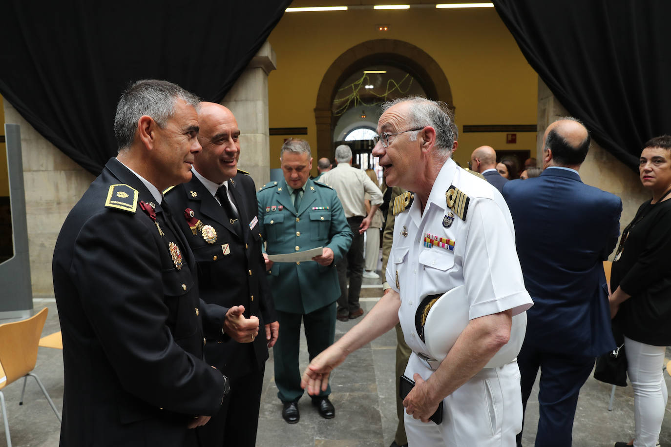 Un libro para recoger la historia de la Comandancia de la Guardia Civil de Gijón