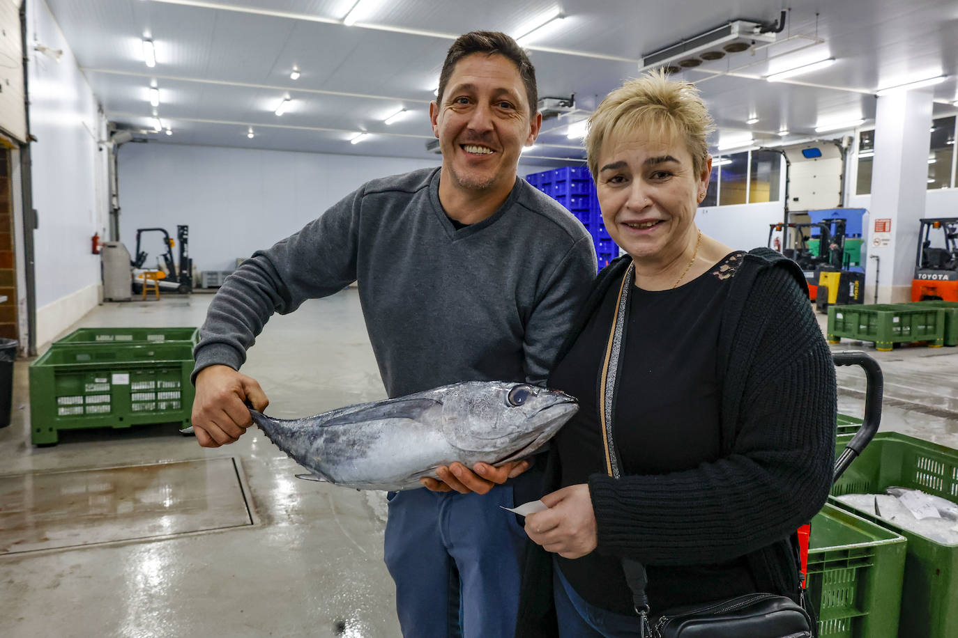 El primer bonito de Gijón, a 14,91 euros el kilo