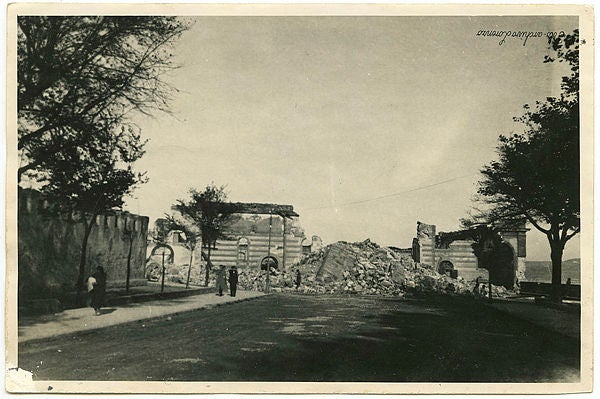 Ruinas de la iglesia de San Pedro tras la destrucción de la misma en la Guerra Civil Española, en el año 36. La imagen está fechada en 1937. Archivo Lorenzo.