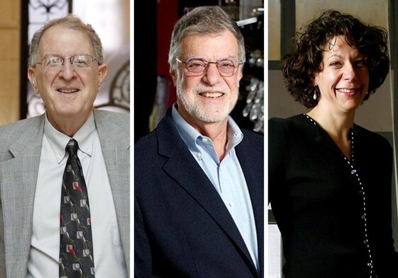 Los científicos Jeffrey I. Gordon, Peter Greenberg y Bonnie L. Basser.