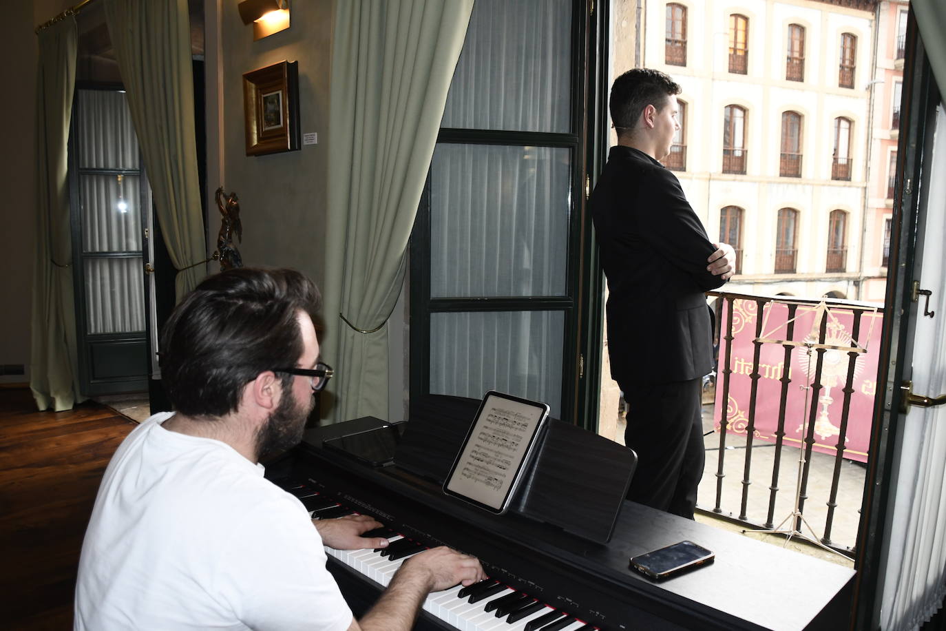 Una tormenta de cultura inunda las calles con la Noche Blanca