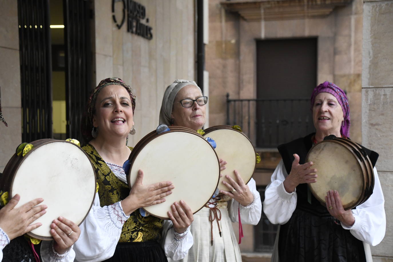 Una tormenta de cultura inunda las calles con la Noche Blanca