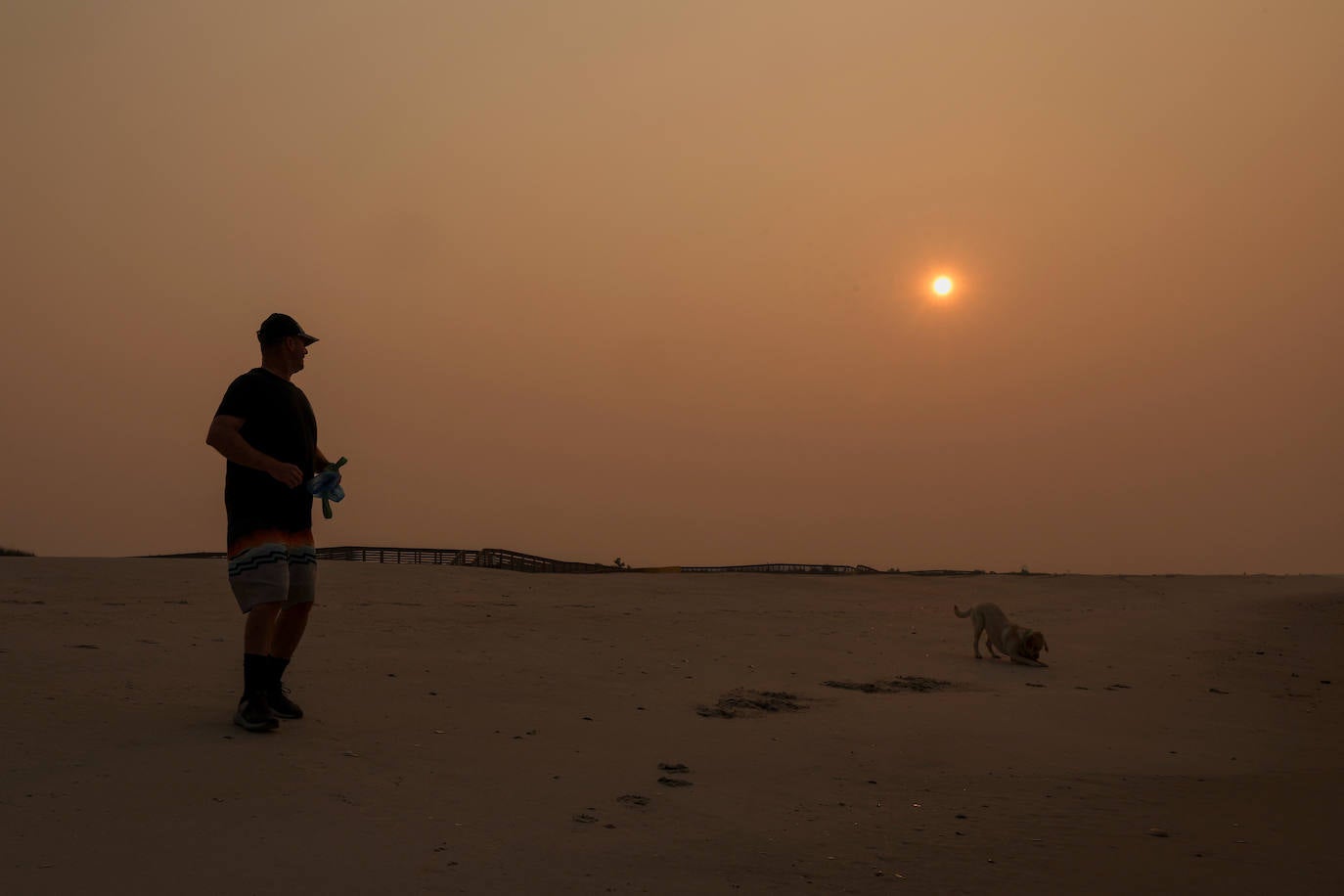 El cielo de Nueva York se tiñe de naranja