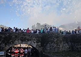 Las peñas canguesas volverán a tirar a mano sus voladores el 7 de julio
